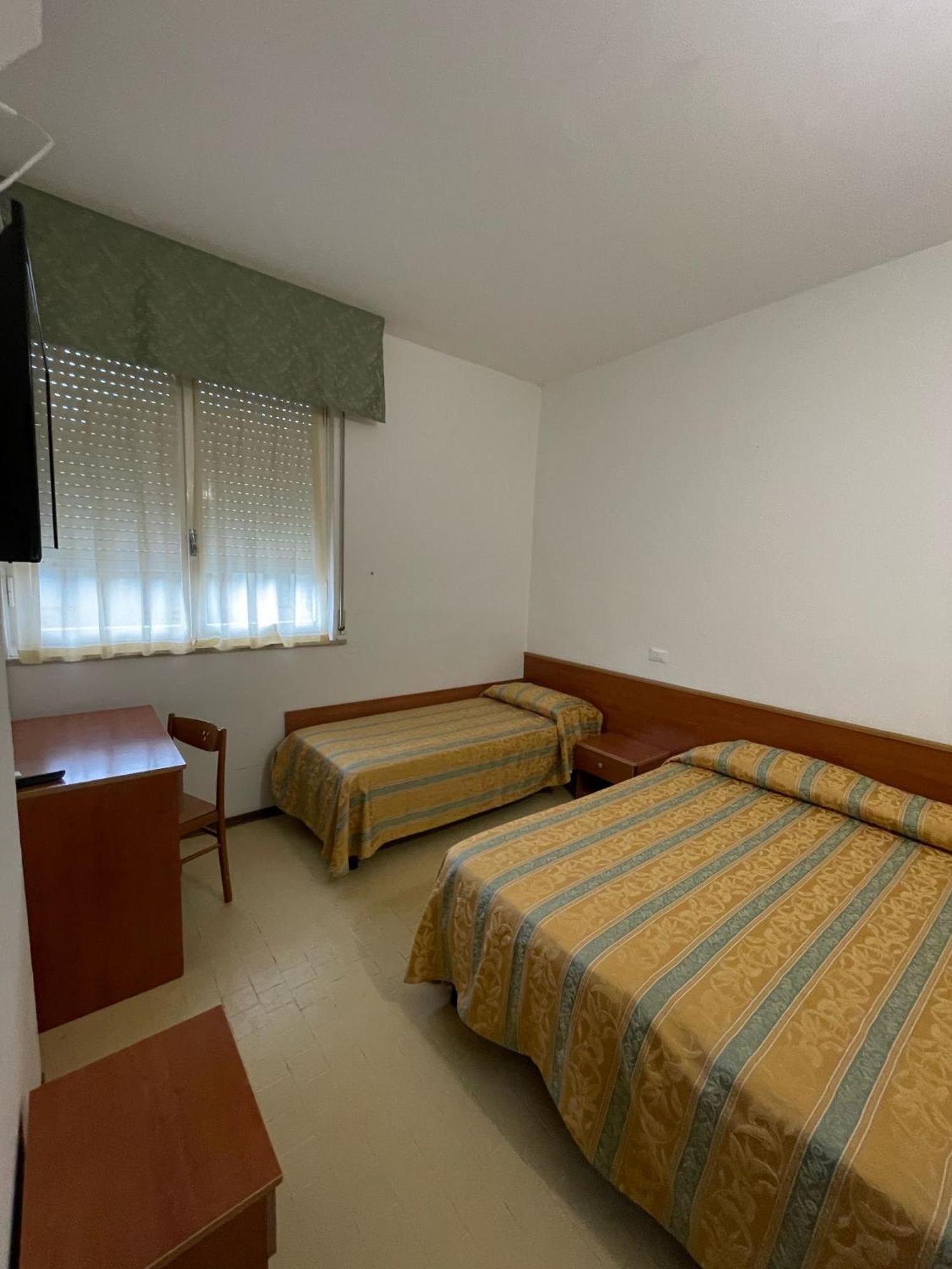 Hotel Zeus Lido di Classe Luaran gambar